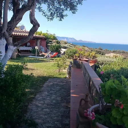 בית נופש Costa Caddu San Teodoro *
